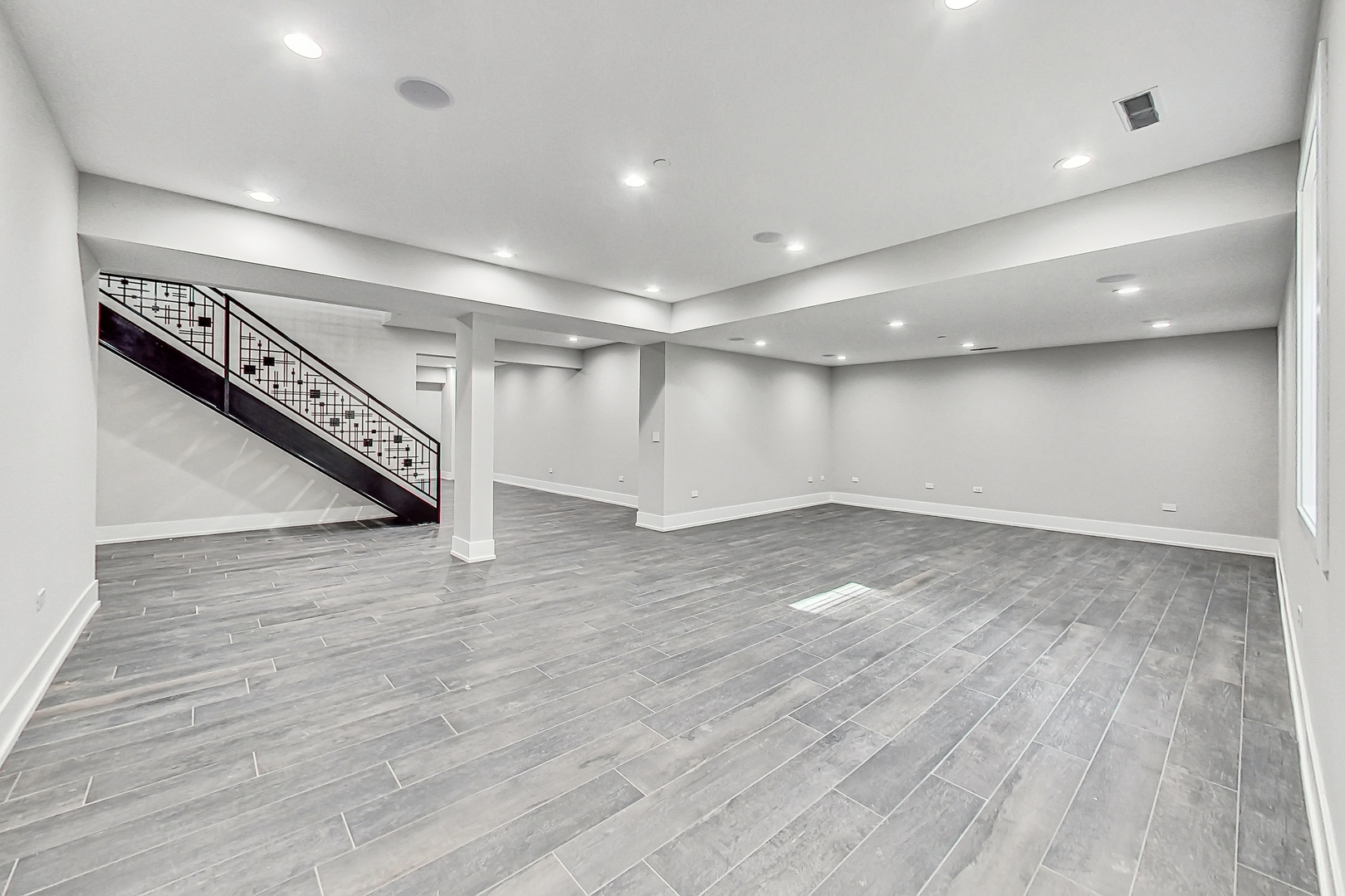 1331 Pfingsten Road Northbrook, IL 60062 - Photo 29 of 38 a view of an empty room