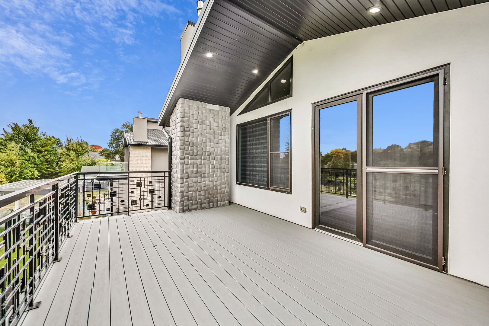 1331 Pfingsten Road Northbrook, IL 60062 - Photo 35 of 38 a view of balcony with couch