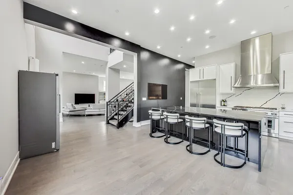 $2,299,000 | 1331 Pfingsten Road, Northbrook, IL 60062