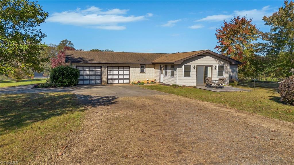 186 Friendship Road Statesville, NC 28625 - Photo 3 of 50 Gallery Image 3