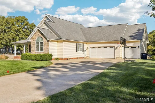 $410,000 | 17 Weeks Lane, Litchfield, IL 62056