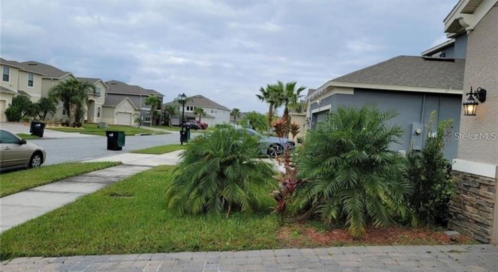 4025 Scarlet Branch Road Orlando, FL 32824 - Photo 2 of 13 a building with trees in the background