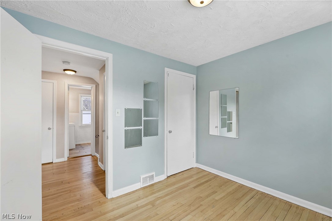3537 Radcliffe Road Cleveland, OH 44121 - Photo 23 of 27