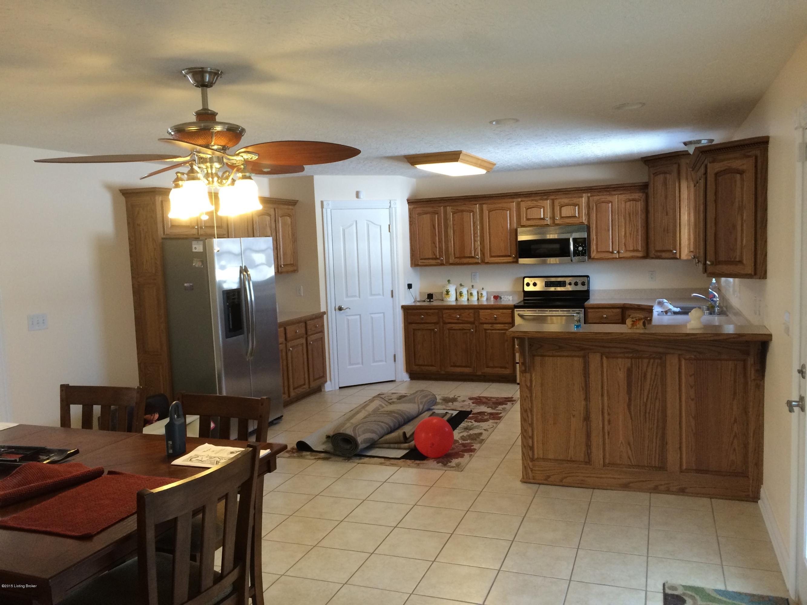 3828 Zoneton Road Shepherdsville, KY 40165 - Photo 5 of 12 Eat in Kitchen.