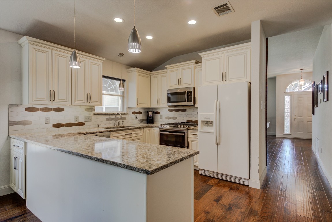 2410 Hutton Lane Leander, TX 78641 - Photo 10 of 32