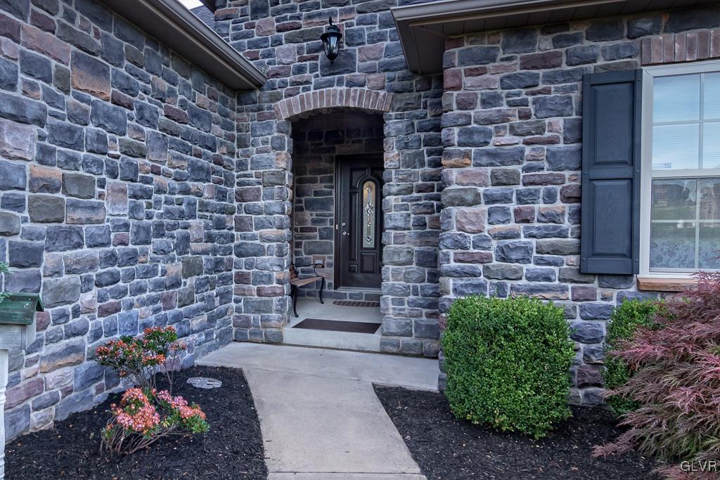 225 East Dell Road Bath, PA 18014 - Photo 11 of 46