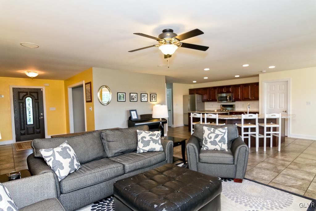 225 East Dell Road Bath, PA 18014 - Photo 12 of 46