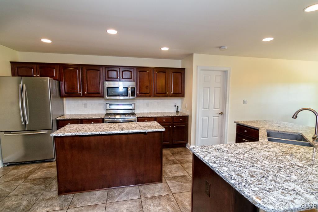 225 East Dell Road Bath, PA 18014 - Photo 14 of 46