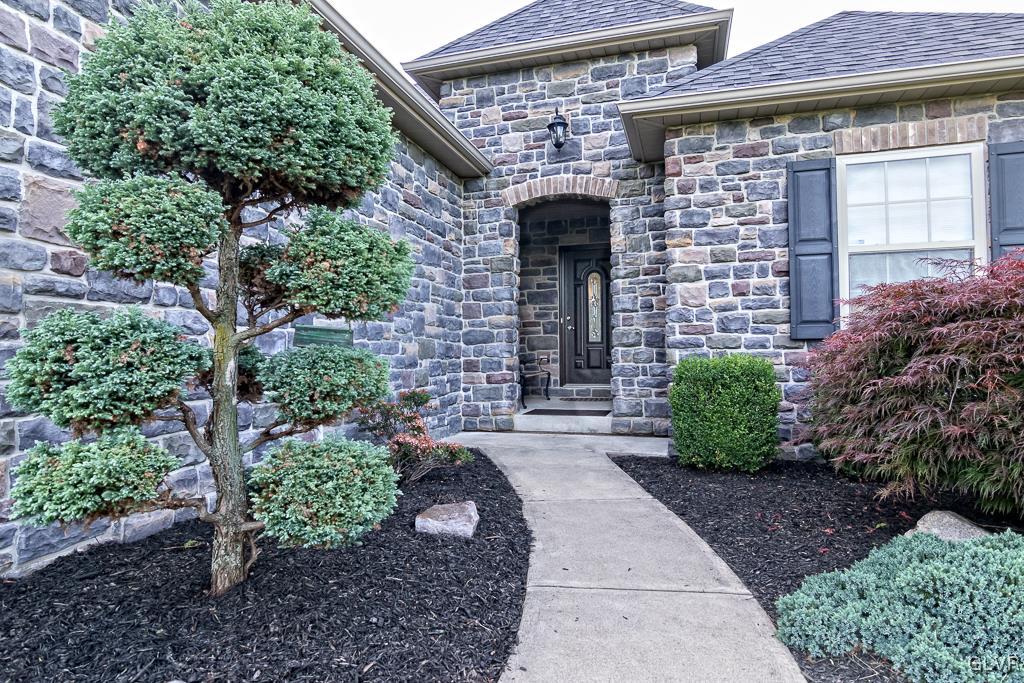 225 East Dell Road Bath, PA 18014 - Photo 2 of 46