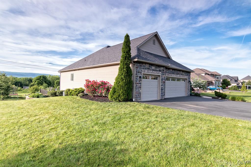 225 East Dell Road Bath, PA 18014 - Photo 4 of 46