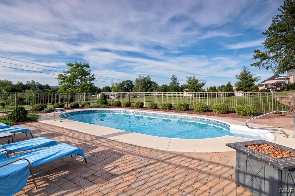 225 East Dell Road Bath, PA 18014 - Photo 7 of 46