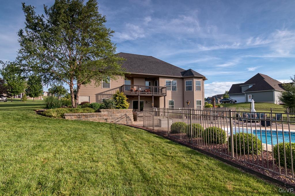 225 East Dell Road Bath, PA 18014 - Photo 9 of 46