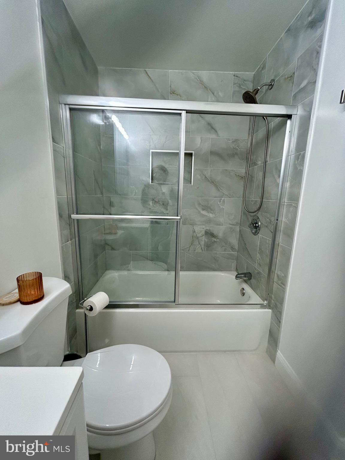 18624 Walkers Choice Road, Unit 6 Montgomery Village, MD 20886 - Photo 11 of 25 Hall bathroom