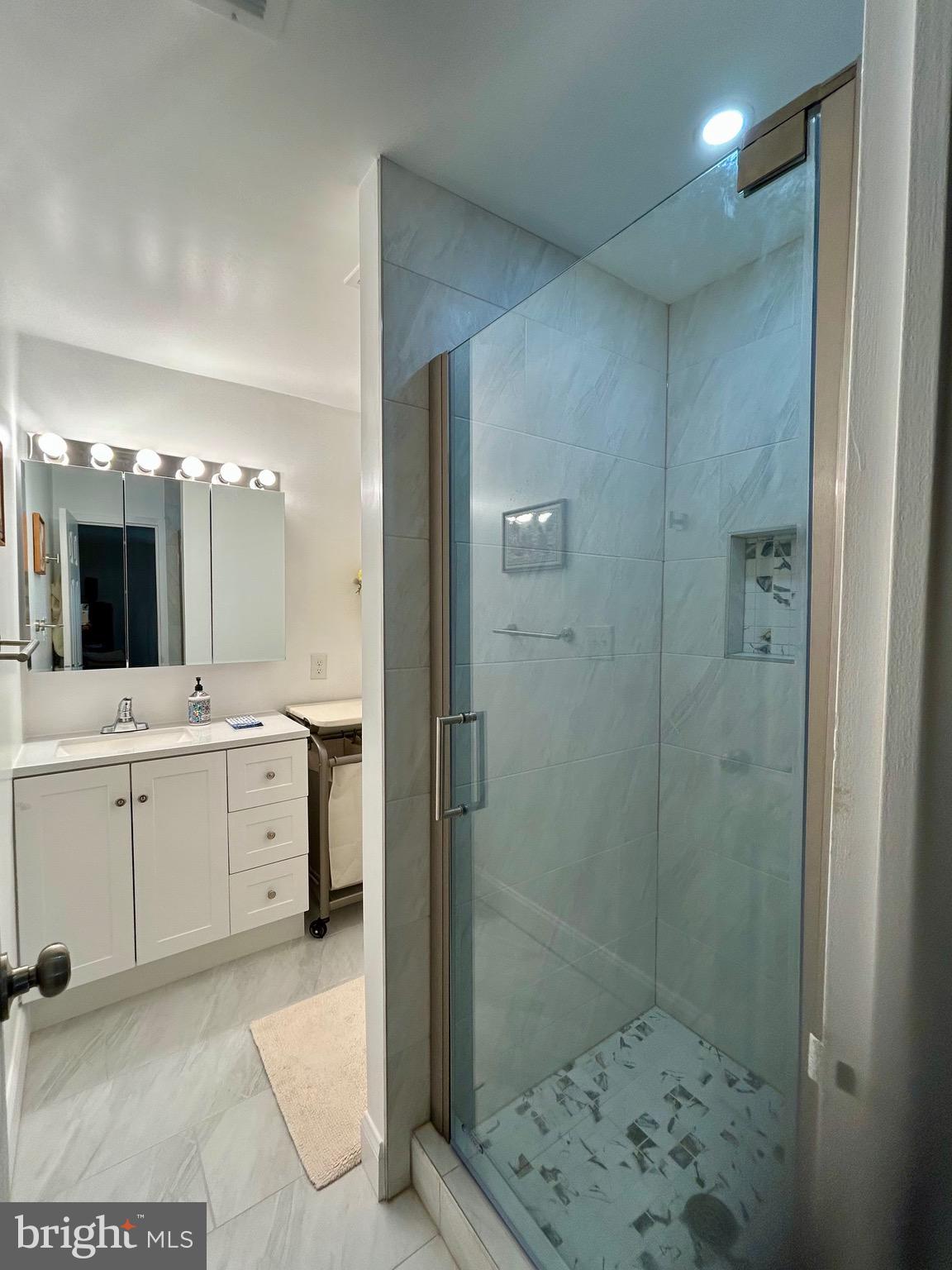18624 Walkers Choice Road, Unit 6 Montgomery Village, MD 20886 - Photo 18 of 25 Ensuite bathroom