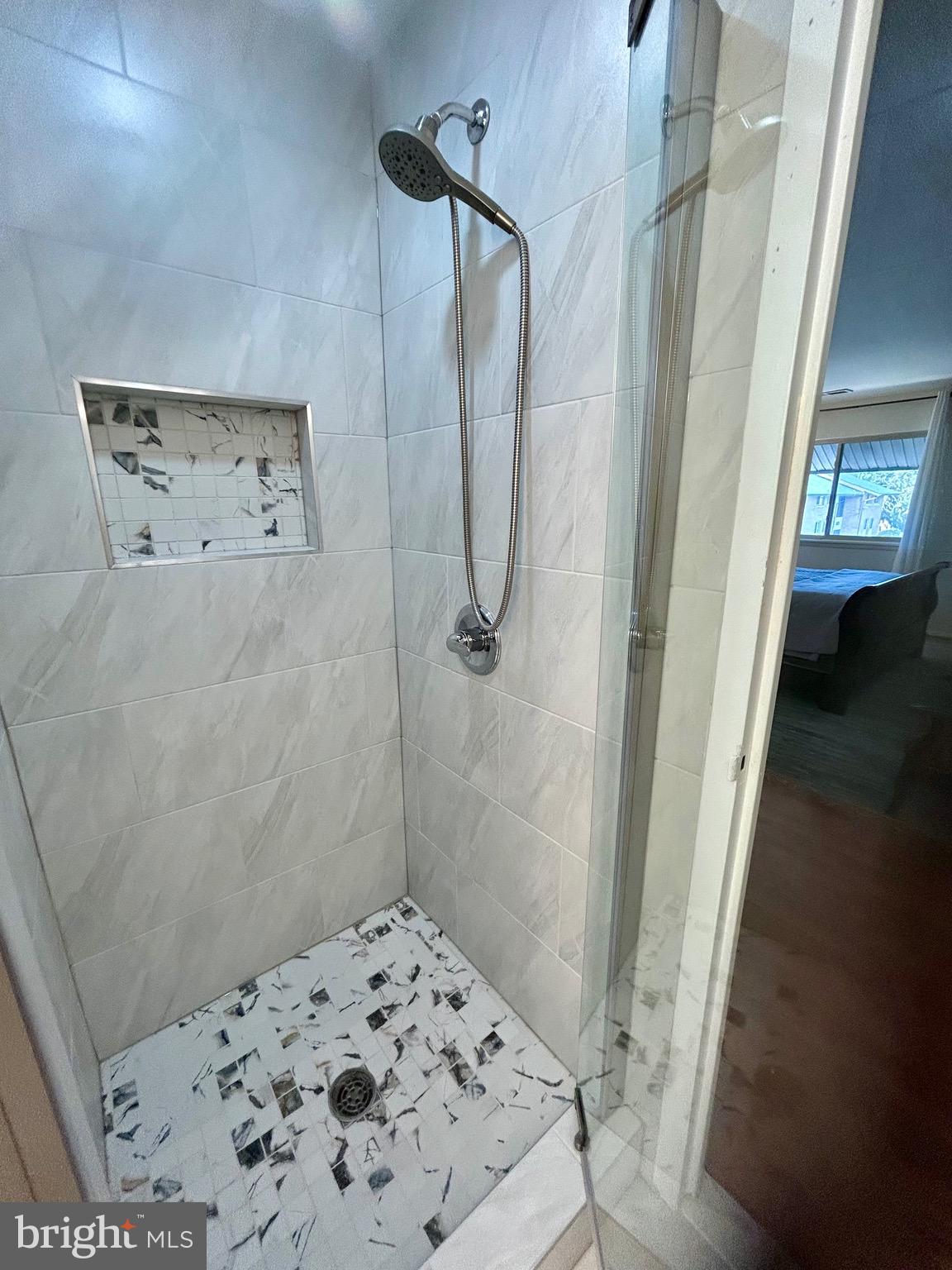 18624 Walkers Choice Road, Unit 6 Montgomery Village, MD 20886 - Photo 20 of 25 Ensuite bathroom shower