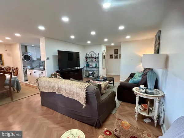 $2,700 | 18624 Walkers Choice Road, Unit 6, Gaithersburg, MD 20886