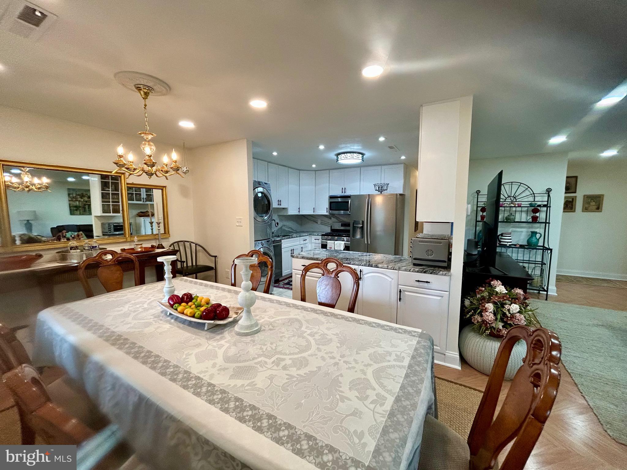 18624 Walkers Choice Road, Unit 6 Montgomery Village, MD 20886 - Photo 6 of 25 Large dining area