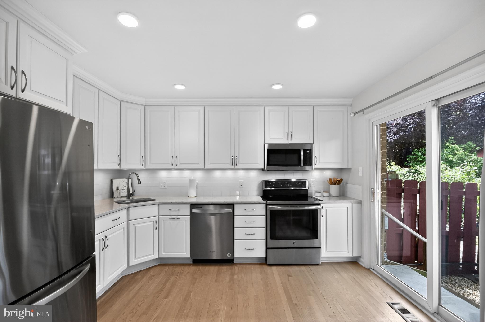 6027 Queenston Street Springfield, VA 22152 - Photo 9 of 34 Recessed lighting