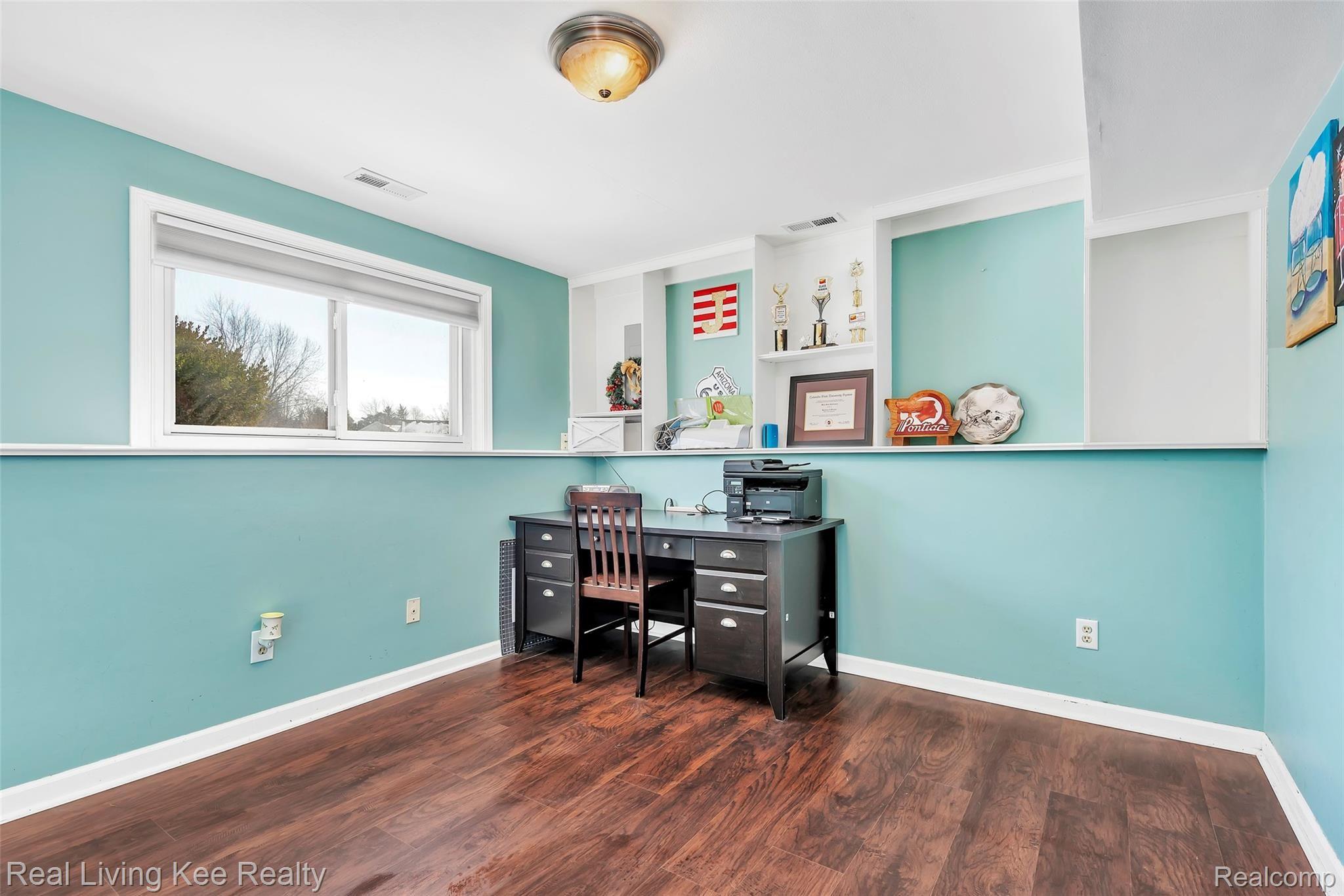 2733 Pheasant Court Rochester, MI 48306 - Photo 21 of 34 2733-Pheasant-Court-Rochester-MI-windowstill-25.jpg