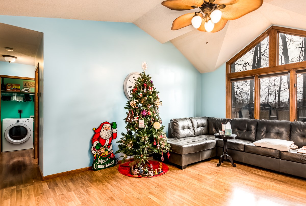 13318 Madden Road Churubusco, IN 46723 - Photo 4 of 31 Gallery Image 4