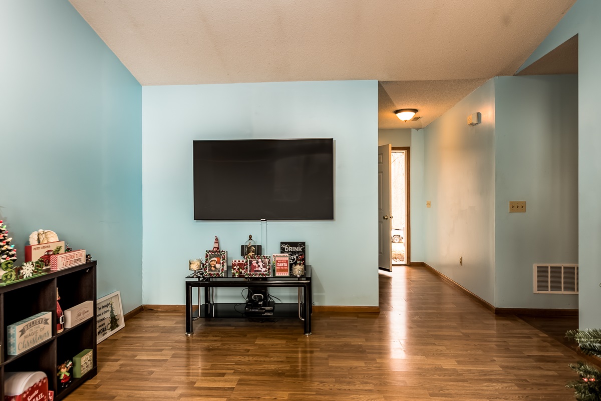 13318 Madden Road Churubusco, IN 46723 - Photo 6 of 31 Gallery Image 6