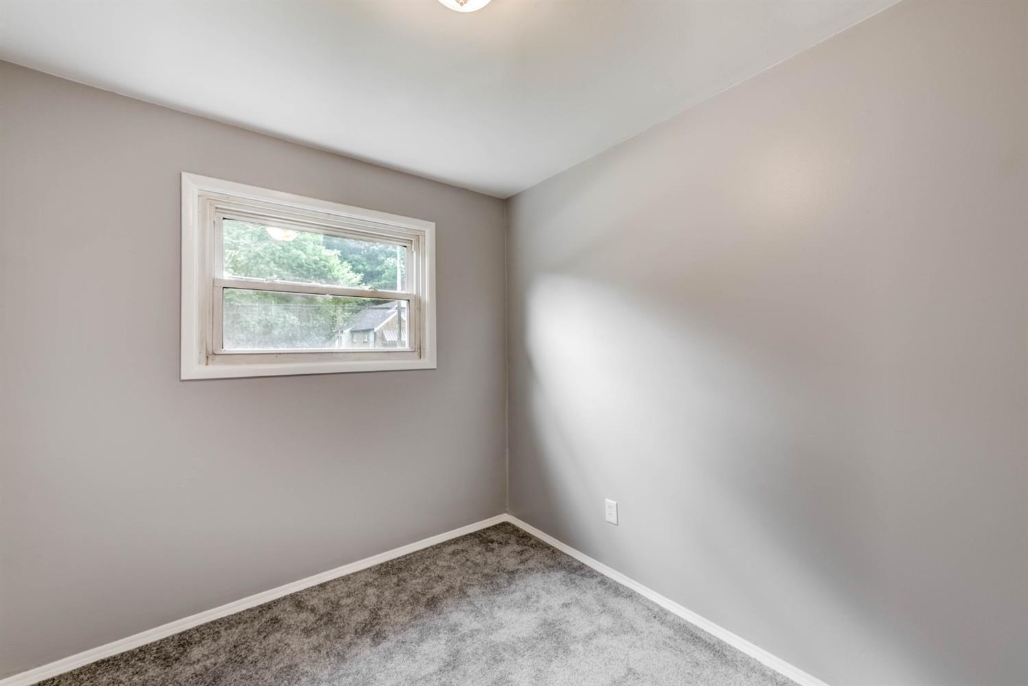 1651 Quebec Road Cincinnati, OH 45205 - Photo 19 of 31
