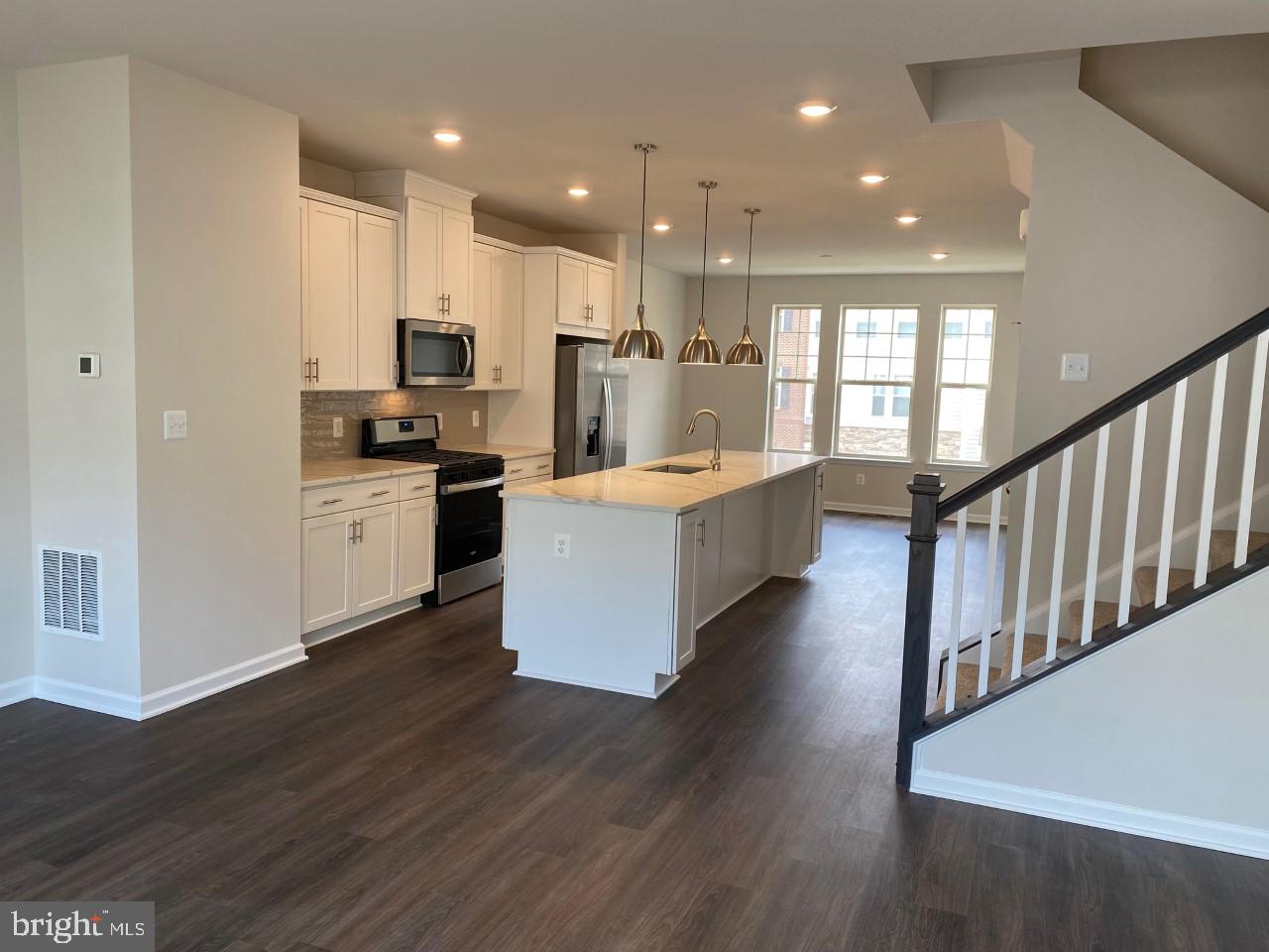 9334 Barnes Loop Manassas, VA 20110 - Photo 4 of 7