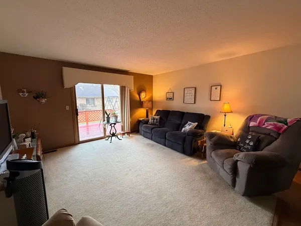 $299,900 | 804 Deer Path Lane, Elwood, IL 60421