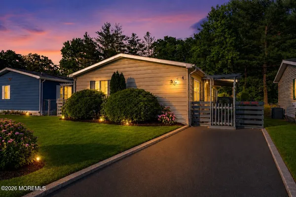 $3,200 | 4 Fawn Run, Manalapan, NJ 07726