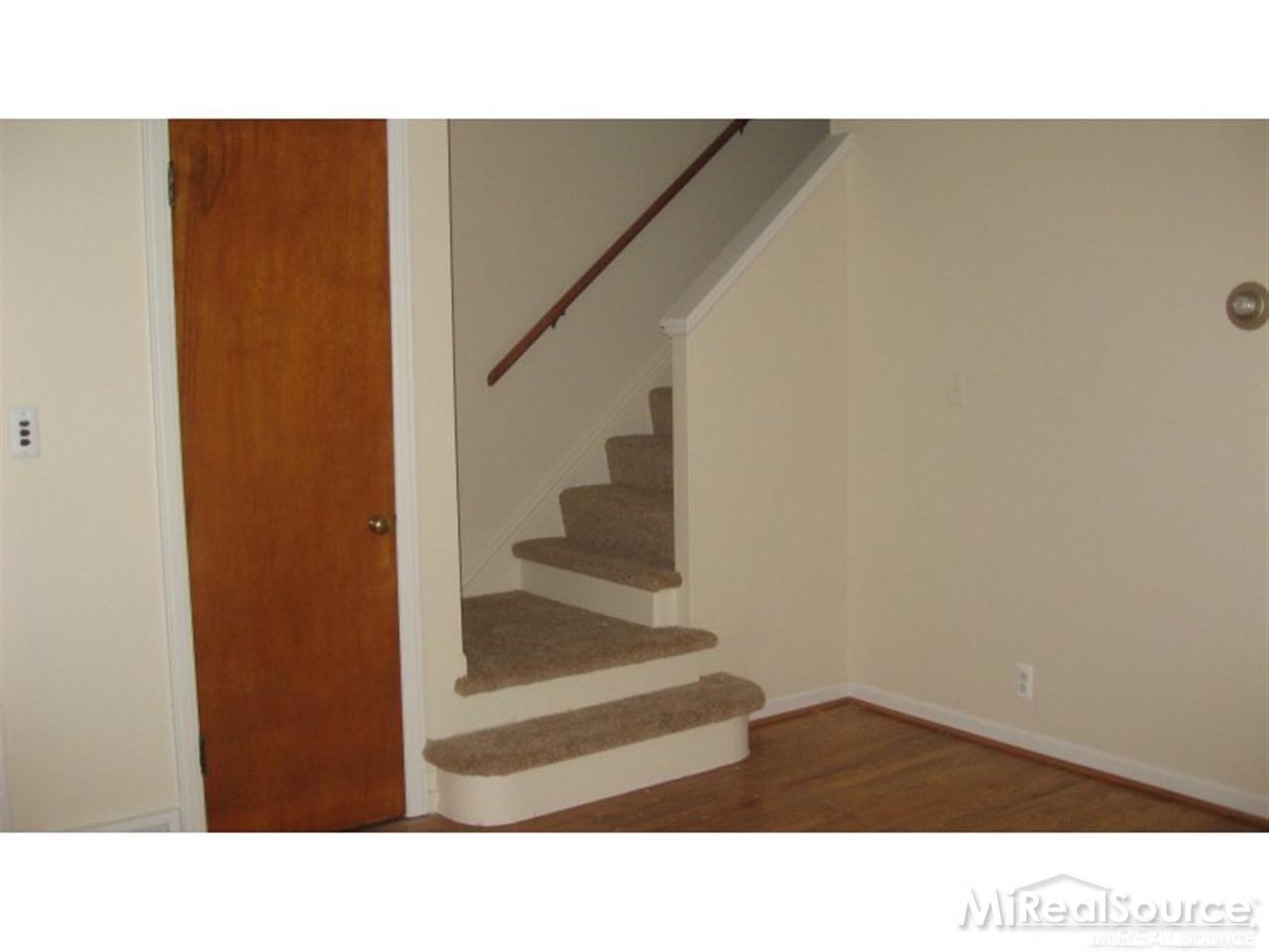 951 Vernier Road Grosse Pointe, MI 48236 - Photo 4 of 8