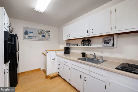 $420,000 | 8 Toby Court, Wilmington, DE 19808