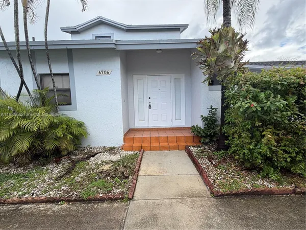 $2,800 | 6706 Southwest 152nd Court, Unit 5006, Miami, FL 33193