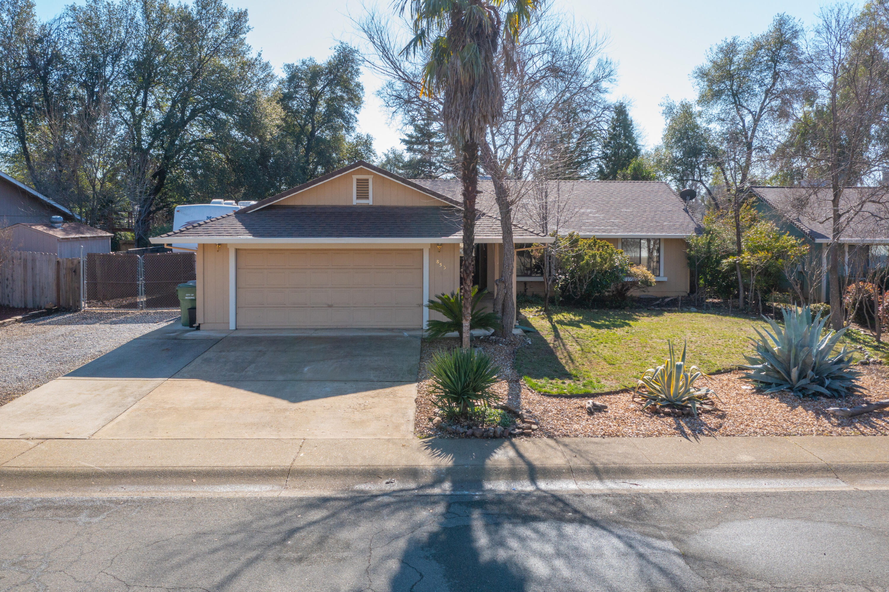 a view of a yard in front of house