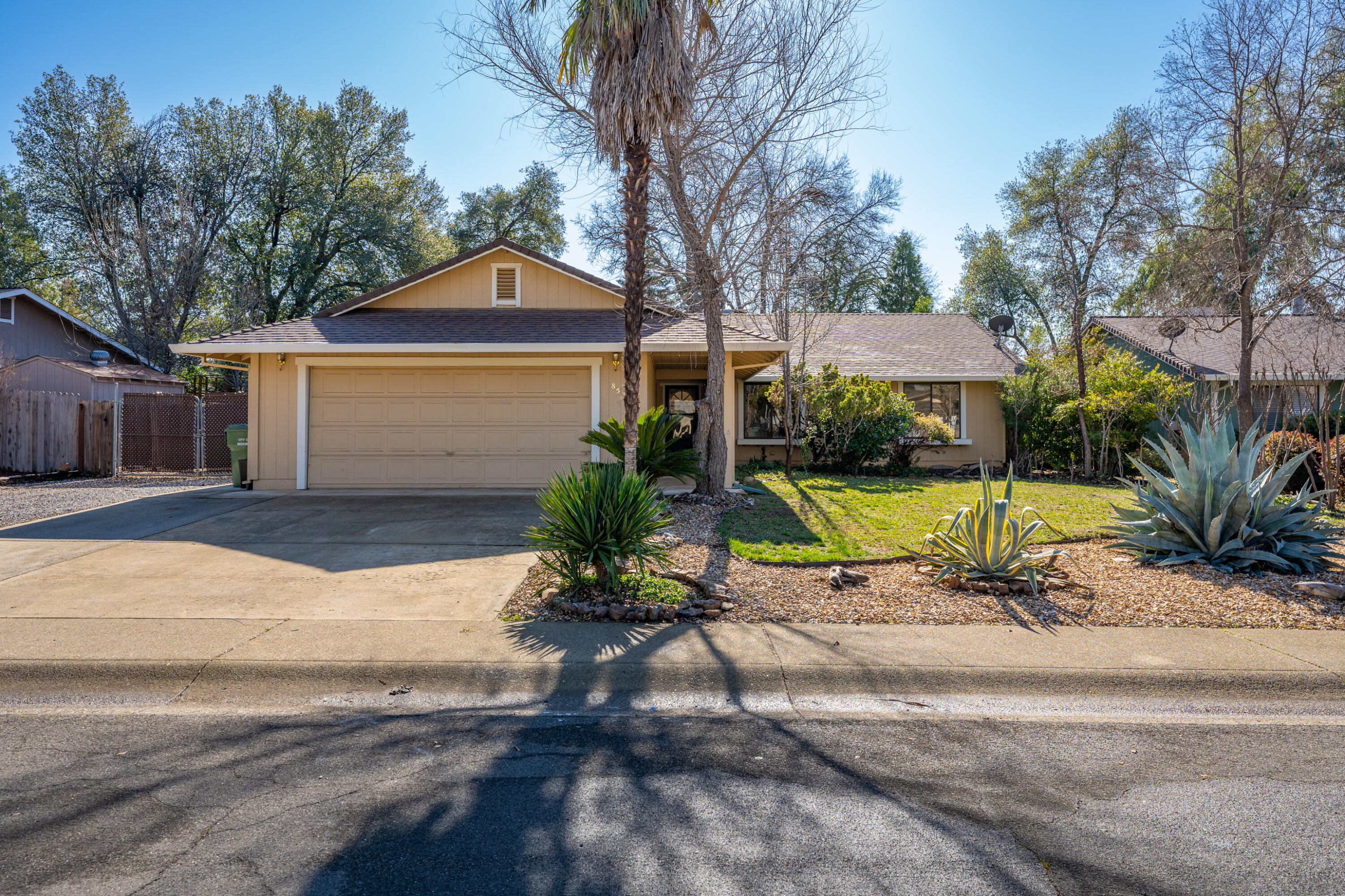 853 Oakmont Drive Redding, CA 96003 - Photo 31 of 37 a view of a house with garden