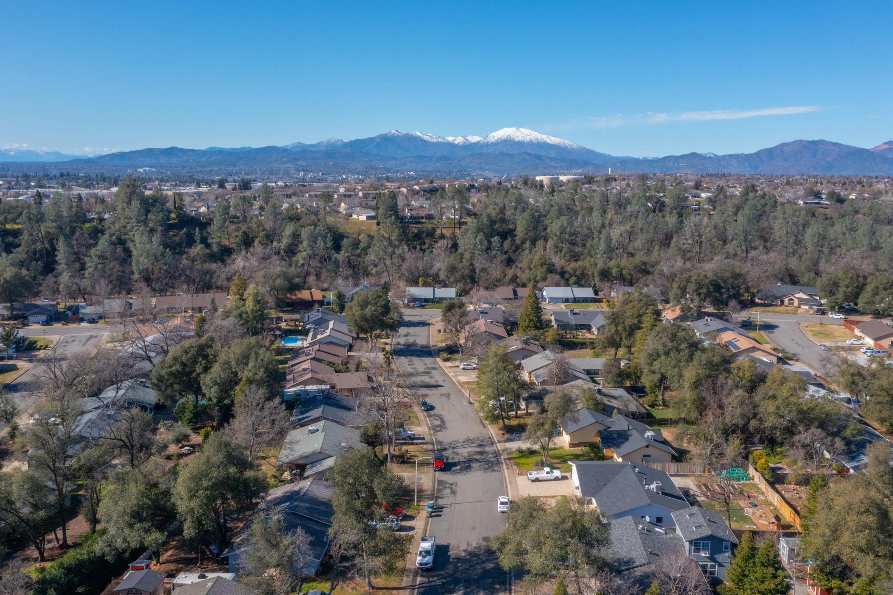 853 Oakmont Drive Redding, CA 96003 - Photo 37 of 37 a view of a city with mountains in the background