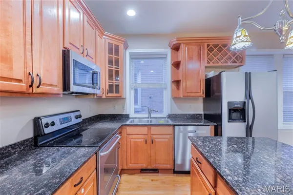 $260,000 | 6412 Alamo Avenue, Unit 1W, St. Louis, MO 63105