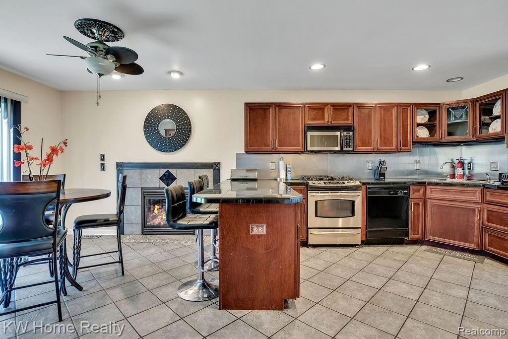 27653 Riviera Street Harrison Township, MI 48045 - Photo 8 of 24 GO0A1608.jpg