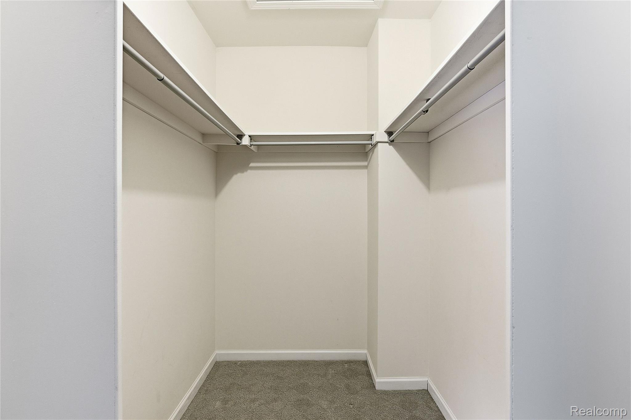 7154 Westchester Road West Bloomfield, MI 48322 - Photo 19 of 38 Spacious closet with carpet