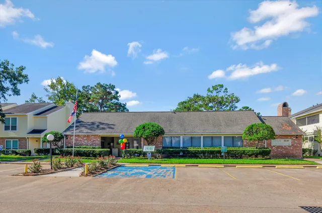 $147,000 | 14555 Wunderlich Drive, Unit 2902, Houston, TX 77069