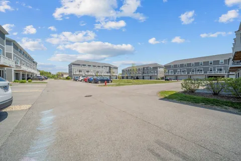 $425,000 | 2031 Sequoia Avenue, Mundelein, IL 60060