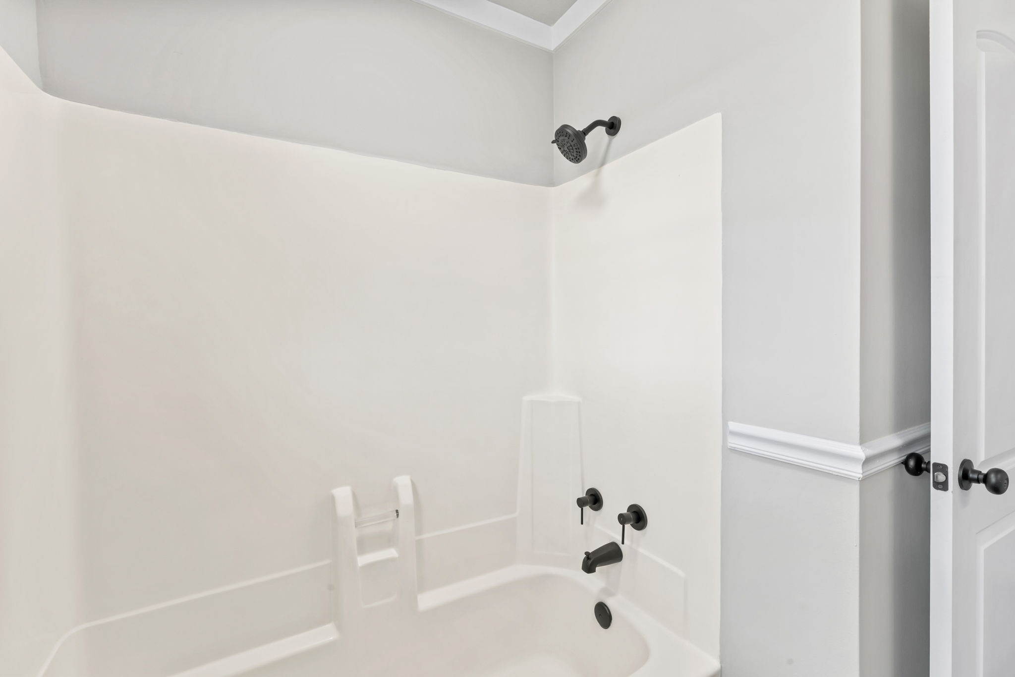 1950 Norton Road Lawrenceburg, TN 38464 - Photo 31 of 43 a bathroom with a bathtub