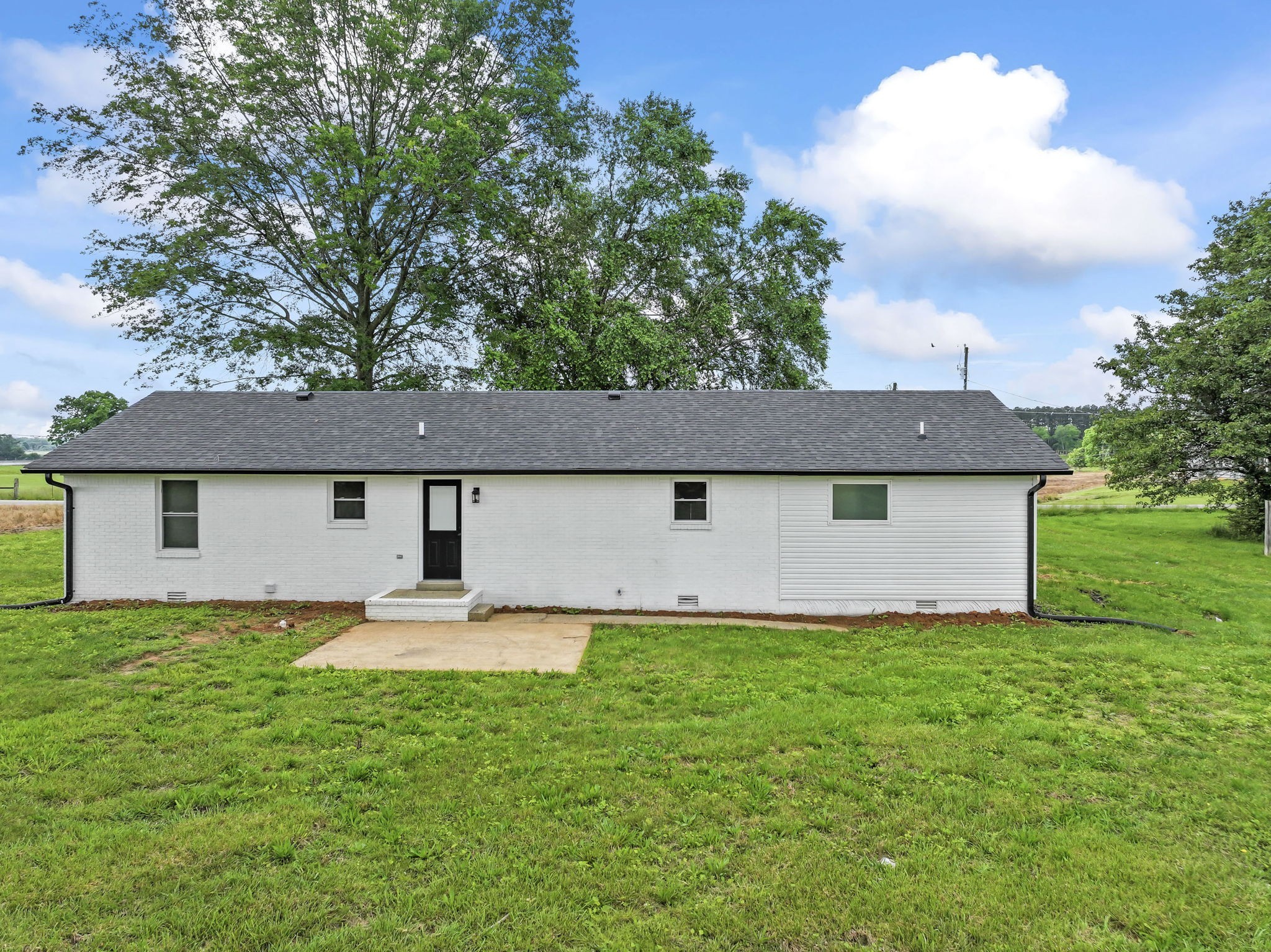 1950 Norton Road Lawrenceburg, TN 38464 - Photo 41 of 43 front view of a house with yard
