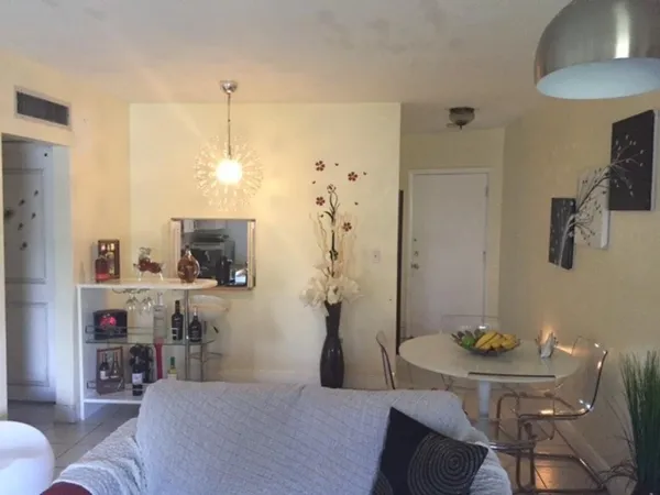 $2,100 | 1715 Northeast Miami Gardens Drive, Unit 129, Miami, FL 33179