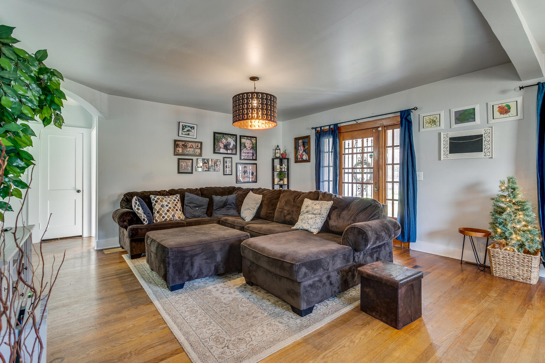 1803 Gap Creek Road Elizabethton, TN 37643 - Photo 12 of 24 Living room