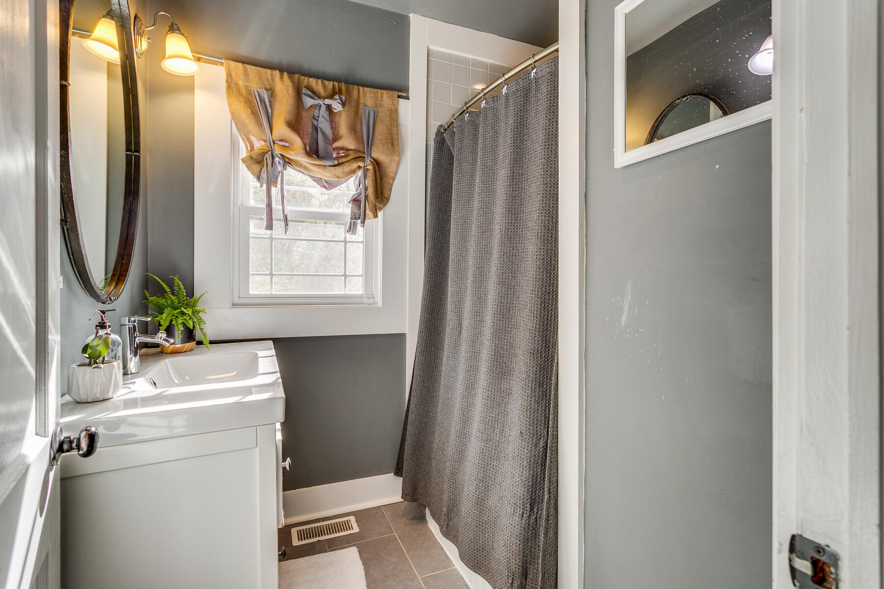 1803 Gap Creek Road Elizabethton, TN 37643 - Photo 19 of 24 Main Bathroom