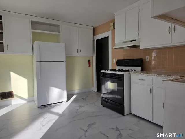 $1,800 | 29 8th Street, Derby, CT 06418