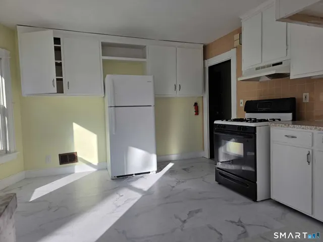 $1,800 | 29 8th Street, Derby, CT 06418