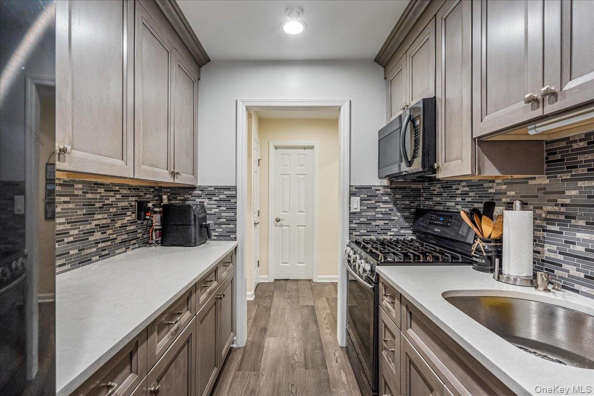 150 Pointe Circle North, Unit 150 Coram, NY 11727 - Photo 4 of 19