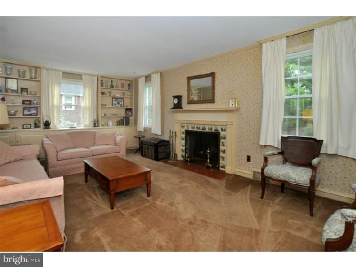 530 Lindley Road Glenside, PA 19038 - Photo 2 of 22 Living Room