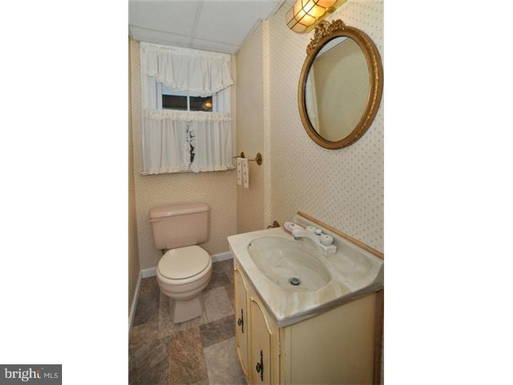 530 Lindley Road Glenside, PA 19038 - Photo 9 of 22 Half Bath